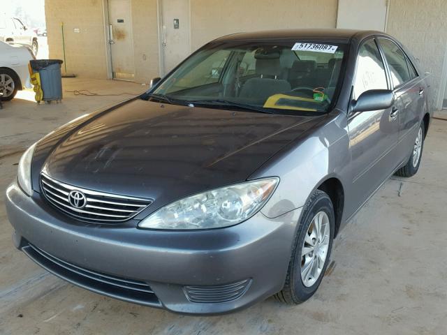 4T1BF32KX6U629043 - 2006 TOYOTA CAMRY LE GRAY photo 2