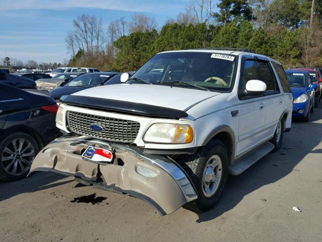 1FMRU17L0YLA96803 - 2000 FORD EXPEDITION WHITE photo 2