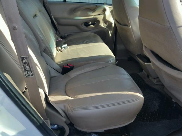 1FMRU17L0YLA96803 - 2000 FORD EXPEDITION WHITE photo 6