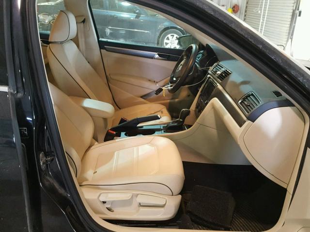 1VWDT7A3XHC067416 - 2017 VOLKSWAGEN PASSAT R-L BLACK photo 5