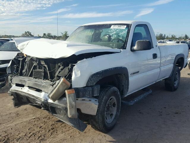 1GCHC24U44E361193 - 2004 CHEVROLET SILVERADO WHITE photo 2