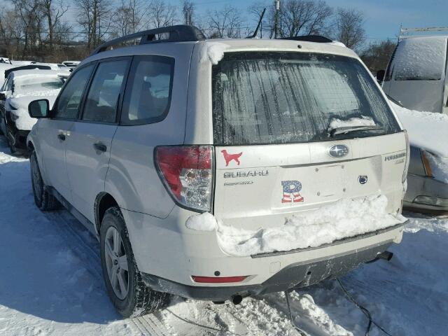 JF2SHABC3DH427597 - 2013 SUBARU FORESTER 2 WHITE photo 3