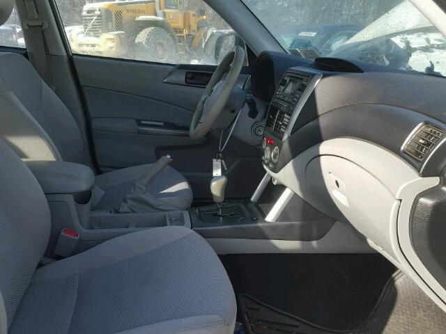 JF2SHABC3DH427597 - 2013 SUBARU FORESTER 2 WHITE photo 5