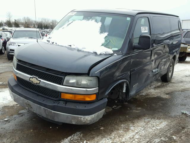 1GCGG25VX41241428 - 2004 CHEVROLET EXPRESS G2 CHARCOAL photo 2