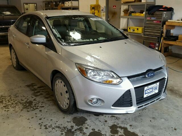 1FAHP3F29CL280048 - 2012 FORD FOCUS SE SILVER photo 1