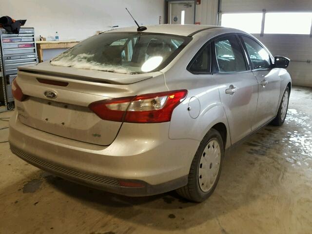 1FAHP3F29CL280048 - 2012 FORD FOCUS SE SILVER photo 4