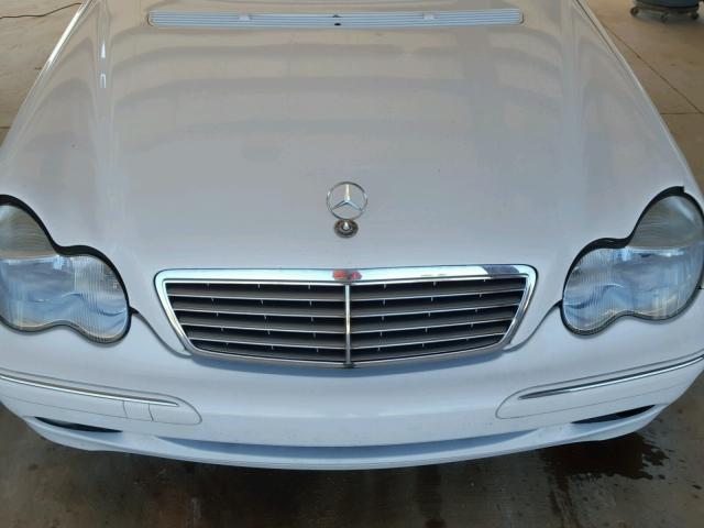 WDBRF61JX4A596569 - 2004 MERCEDES-BENZ C 240 WHITE photo 7