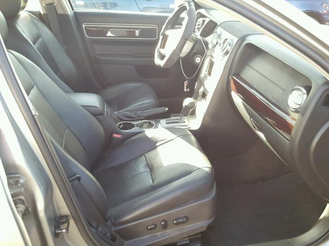 3LNHM28T78R646869 - 2008 LINCOLN MKZ ნაცრისფერი ფოტო 5