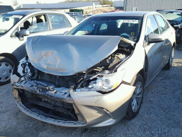 4T1BF1FK9FU923094 - 2015 TOYOTA CAMRY LE GOLD photo 2