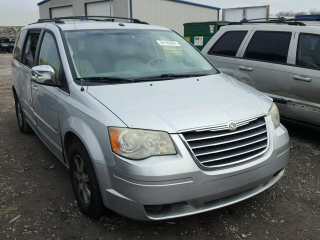 2A8HR54P88R697618 - 2008 CHRYSLER TOWN & COU SILVER photo 1