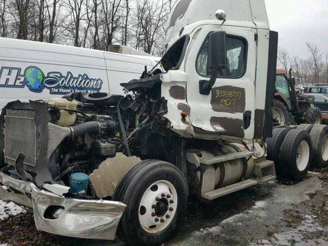 1FUJGEDR2DLFD4053 - 2013 FREIGHTLINER CASCADIA 1 WHITE photo 2