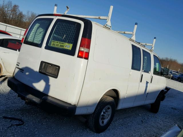 1GCWGFCG1B1166154 - 2011 CHEVROLET EXPRESS G2 WHITE photo 4