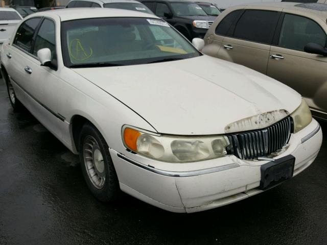 1LNHM81W61Y713895 - 2001 LINCOLN TOWN CAR E WHITE photo 1