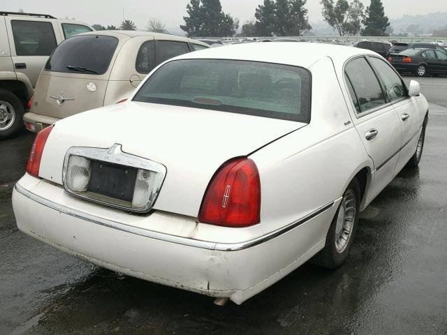 1LNHM81W61Y713895 - 2001 LINCOLN TOWN CAR E WHITE photo 4