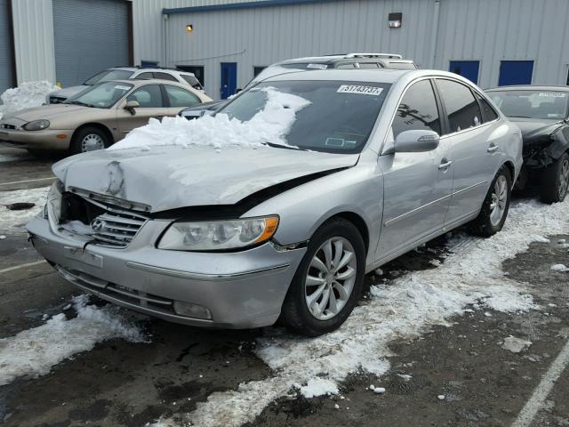 KMHFC46F78A256013 - 2008 HYUNDAI AZERA SE SILVER photo 2