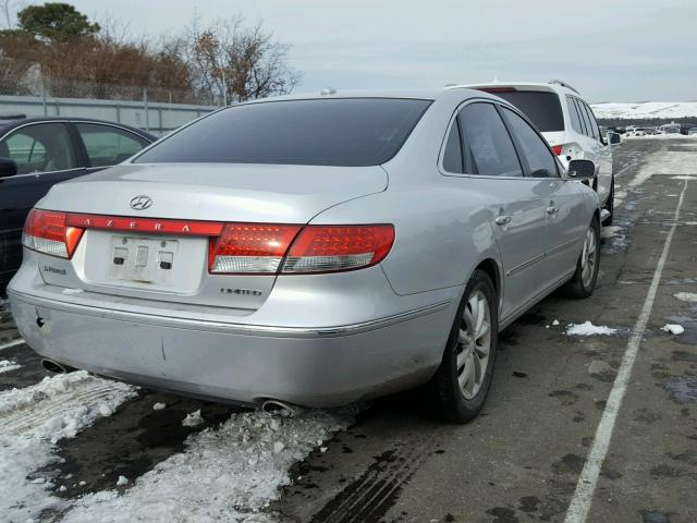 KMHFC46F78A256013 - 2008 HYUNDAI AZERA SE SILVER photo 4