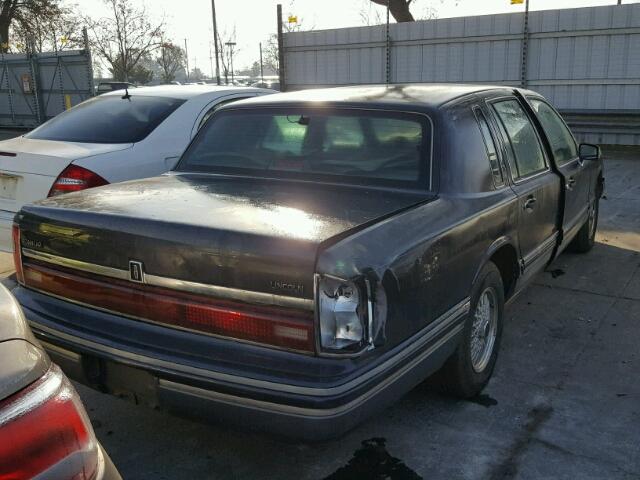 1LNLM83W8RY631315 - 1994 LINCOLN TOWN CAR C BLACK photo 4