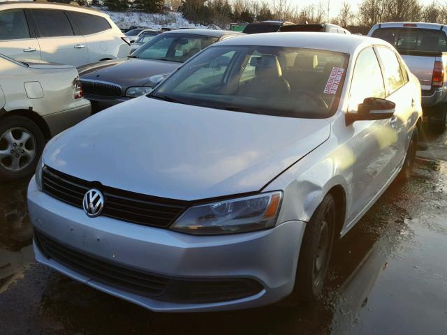 3VWDZ7AJ0BM368277 - 2011 VOLKSWAGEN JETTA SE SILVER photo 2