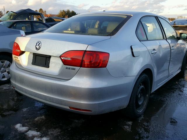 3VWDZ7AJ0BM368277 - 2011 VOLKSWAGEN JETTA SE SILVER photo 4