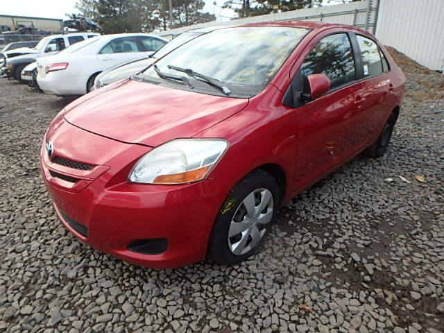 JTDBT903271044620 - 2007 TOYOTA YARIS RED photo 2