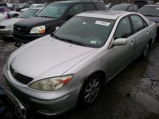 JTDBF30KX40152349 - 2004 TOYOTA CAMRY LE SILVER photo 2