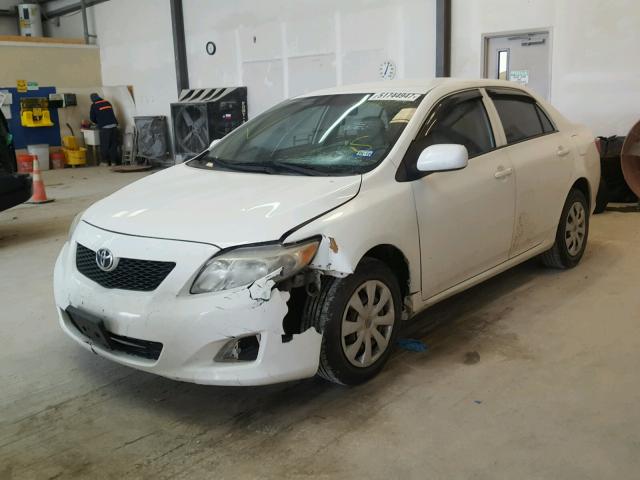 1NXBU40E29Z018355 - 2009 TOYOTA COROLLA BA WHITE photo 2