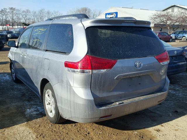 5TDKK3DC9DS384999 - 2013 TOYOTA SIENNA LE SILVER photo 3