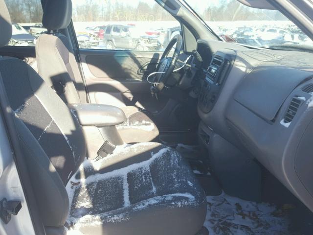 1FMYU04192KB16276 - 2002 FORD ESCAPE XLT GRAY photo 5