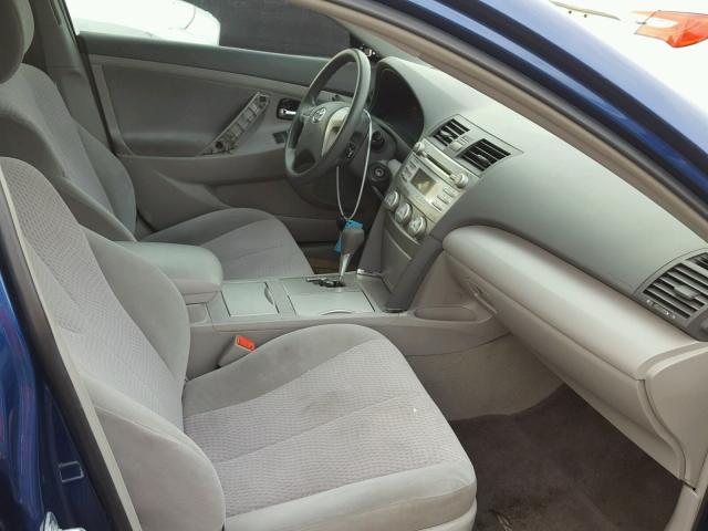 4T4BF3EK8BR130267 - 2011 TOYOTA CAMRY BASE BLUE photo 5