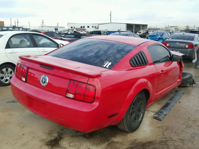 1ZVHT80N785179833 - 2008 FORD MUSTANG RED photo 4