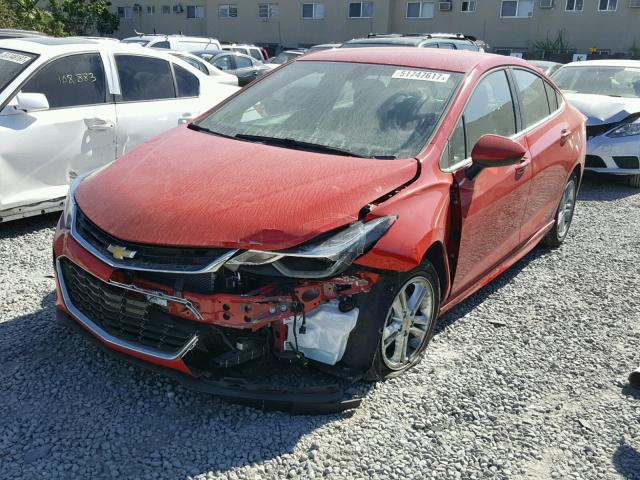 1G1BE5SM5H7264687 - 2017 CHEVROLET CRUZE LT RED photo 2