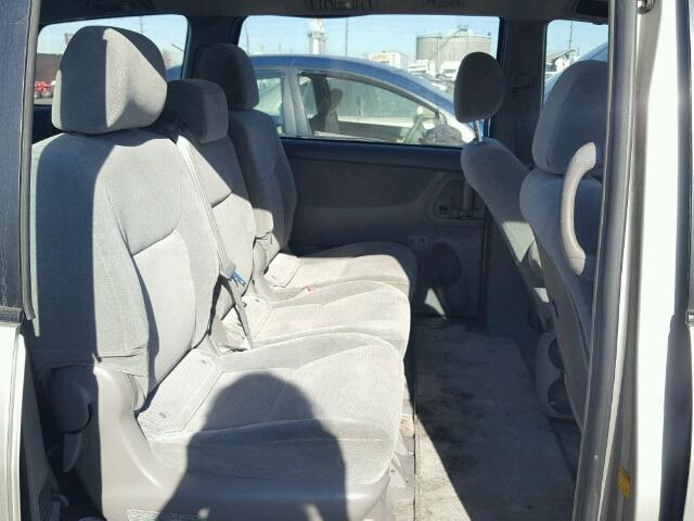 5TDZK23C07S075016 - 2007 TOYOTA SIENNA CE SILVER photo 6