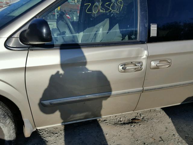 2C8GP54L35R493387 - 2005 CHRYSLER TOWN & COU GOLD photo 9