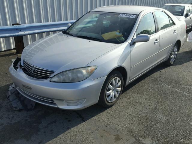4T1BE30K85U515675 - 2005 TOYOTA CAMRY LE SILVER photo 2