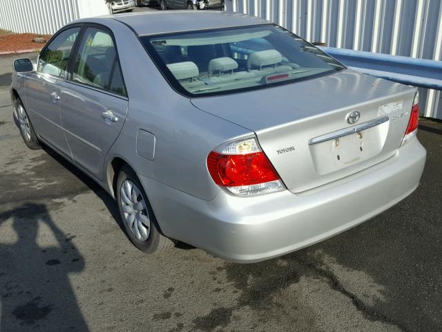 4T1BE30K85U515675 - 2005 TOYOTA CAMRY LE SILVER photo 3