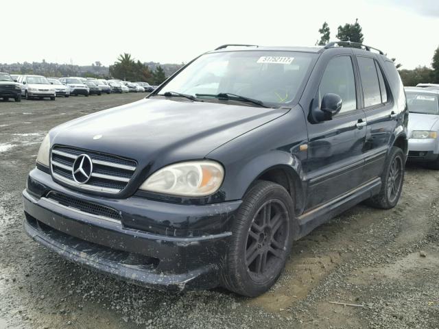 4JGAB54E8YA217850 - 2000 MERCEDES-BENZ ML 320 BLACK photo 2