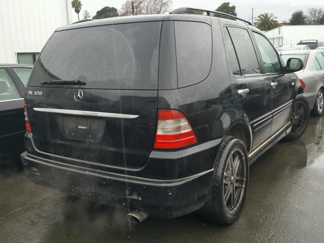 4JGAB54E8YA217850 - 2000 MERCEDES-BENZ ML 320 BLACK photo 4