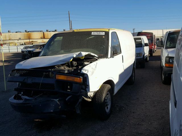 1GCGG25V061259696 - 2006 CHEVROLET EXPRESS G2 WHITE photo 2