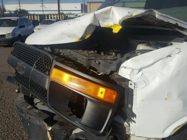 1GCGG25V061259696 - 2006 CHEVROLET EXPRESS G2 WHITE photo 9