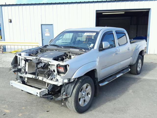 5TFMU4FN9CX009064 - 2012 TOYOTA TACOMA DOU SILVER photo 2