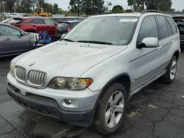 5UXFB53565LV15906 - 2005 BMW X5 4.4I GRAY photo 2