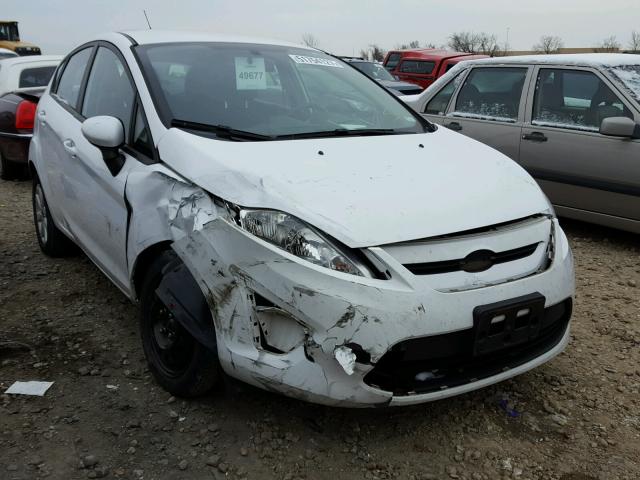 3FADP4EJ8DM116769 - 2013 FORD FIESTA SE WHITE photo 1