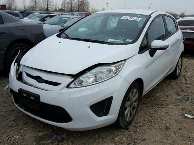 3FADP4EJ8DM116769 - 2013 FORD FIESTA SE WHITE photo 2