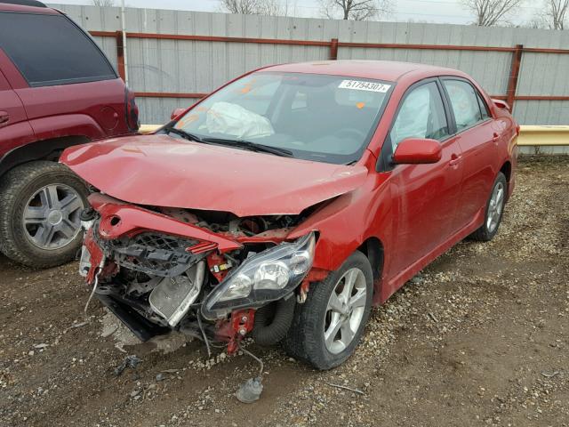 2T1BU4EE9DC992966 - 2013 TOYOTA COROLLA BA RED photo 2