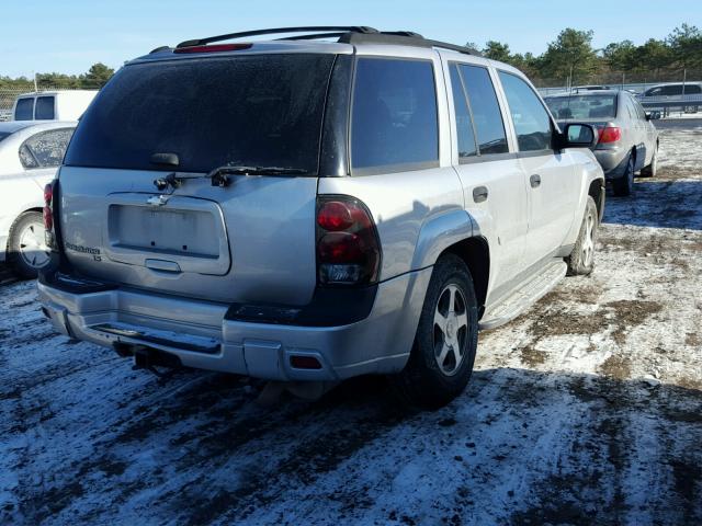 1GNDT13S462128211 - 2006 CHEVROLET TRAILBLAZE SILVER photo 4