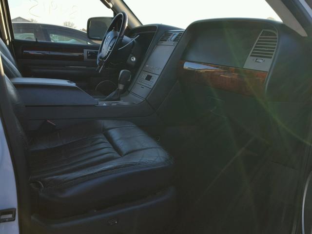 5LMFU28R73LJ03070 - 2003 LINCOLN NAVIGATOR WHITE photo 5