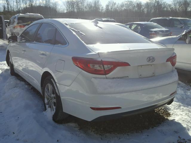 5NPE24AF6FH231040 - 2015 HYUNDAI SONATA SE WHITE photo 3