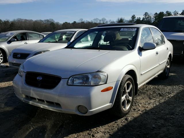 JN1CA31D01T838366 - 2001 NISSAN MAXIMA GXE WHITE photo 2