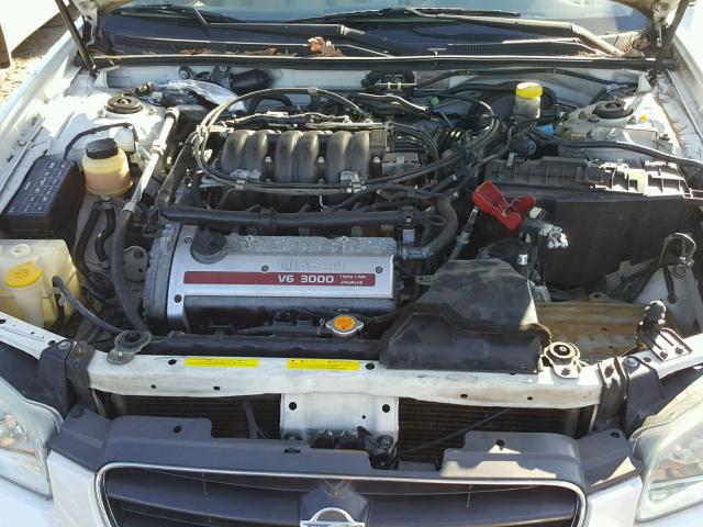 JN1CA31D01T838366 - 2001 NISSAN MAXIMA GXE WHITE photo 7