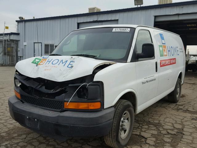 1GCGG25V471172420 - 2007 CHEVROLET EXPRESS G2 WHITE photo 2